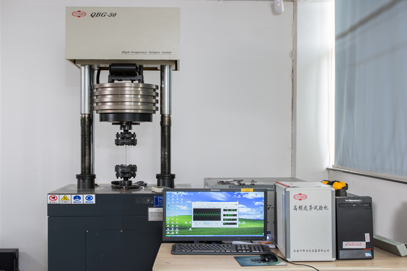 MÁQUINA DE ENSAYO DE FATIGA DE ALTA FRECUENCIA